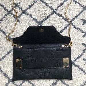 Black, chic purse!